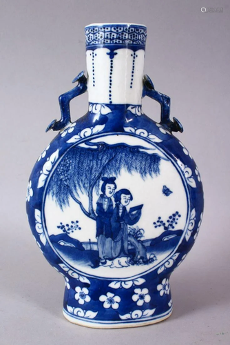 A SMALL CHINESE BLUE AND WHITE PORCELAIN PILGRIM FLASK,