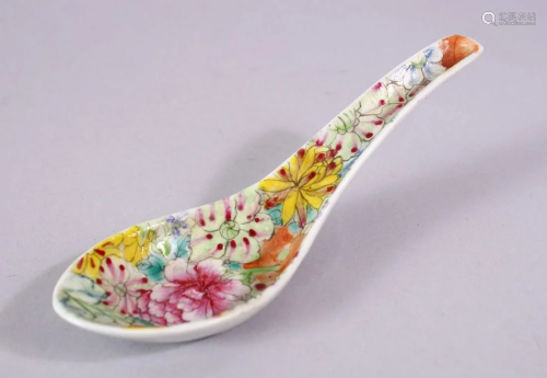 A CHINESE FAMILLE ROSE SPOON, 15cm long.