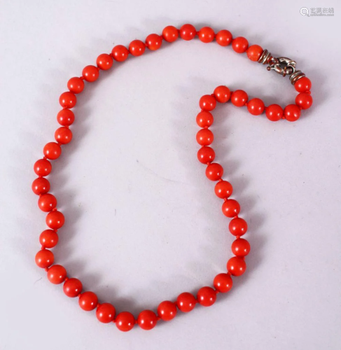 A 19TH / 20TH CENTURY CHINESE CARVED CORAL NECKLACE,