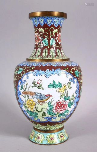 A GOOD 20TH CENTURY CHINESE ENAMEL VASE - ith a cafe au