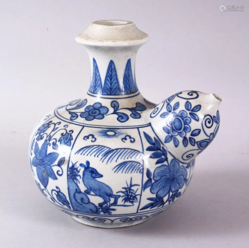 A CHINESE BLUE & WHITE PORCELAIN POURING VESSEL - FOR
