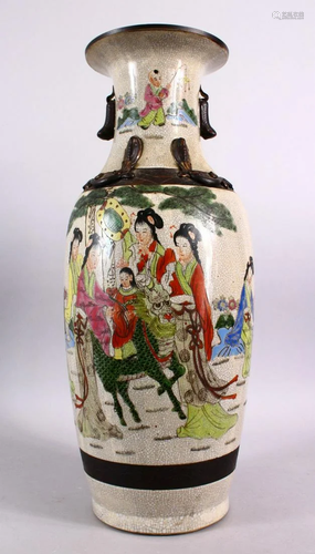 A LARGE CHINESE 19TH / 20TH CENTURY FAMILLE ROSE