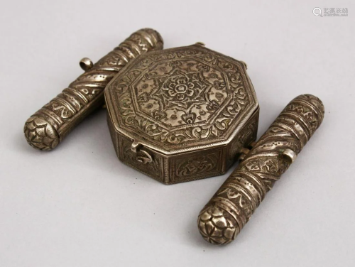 A GOOD 19TH CENTURY OR EARLIER SILVER AMULET CASE /