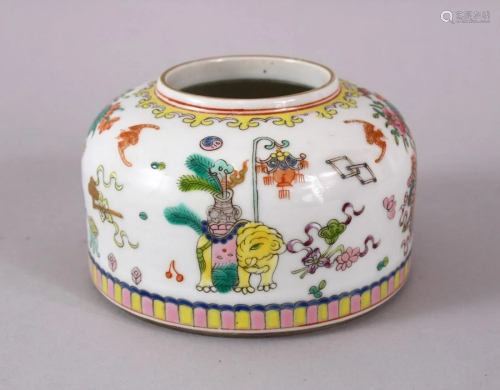 A CHINESE FAMILLE ROSE PORCELAIN BRUSH WASH, decorated