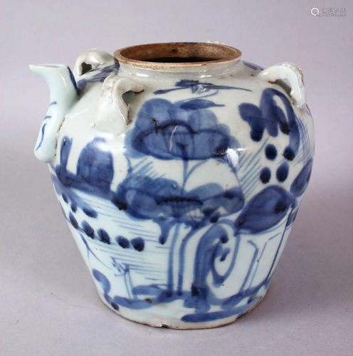 A 19TH/20TH CENTURY CHINESE BLUE AND WHITE TRANSITI…