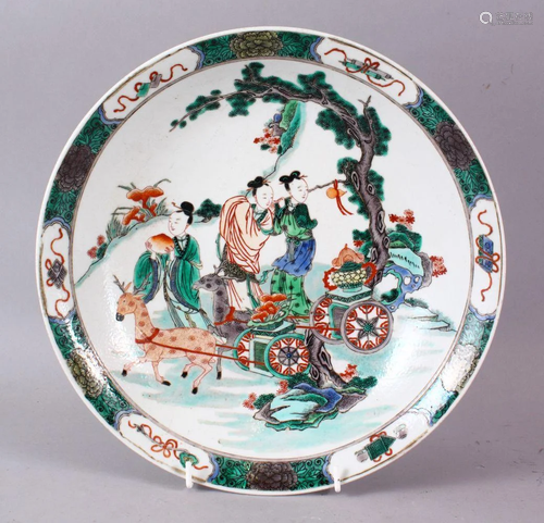 A DECORATIVE 20TH CENTURY FAMILLE VERTE PORCELAIN DISH