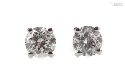 A PAIR OF DIAMOND STUD EARRINGS