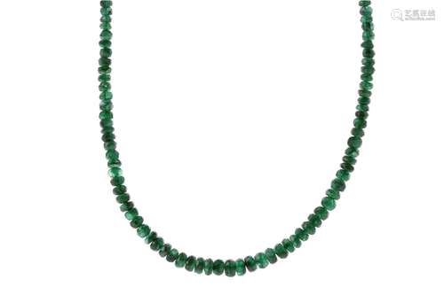 AN EMERALD BEAD NECKLACE