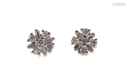 A PAIR OF DIAMOND STUD EARRINGS