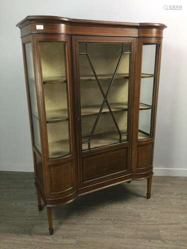 AN EDWARDIAN MAHOGANY SHERATON REVIVAL DISPLAY CABINET