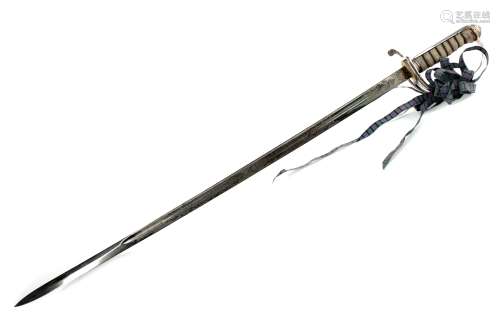 AN EARLY 20TH CENTURY OFFICER'S DRESS SWORD