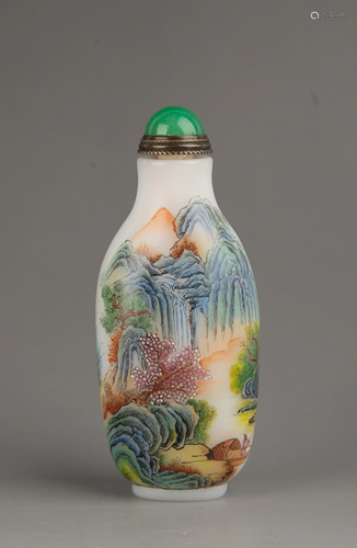 AN ENAMELLED WHITE GLASS SNUFF BOTTLE.MARK OF QIANLONG