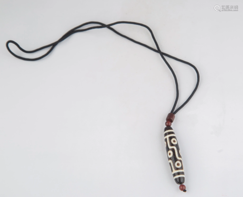 A DZI NECKLACE