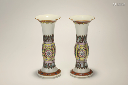 A PAIR OF FAMILLE-ROSE VASES.GU .MARK OF QIANLONG