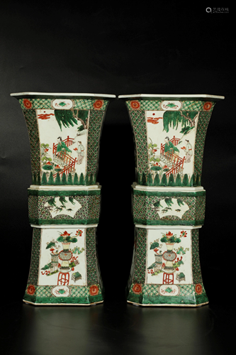 A PAIR OF WUCAI VASES