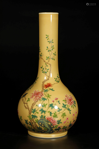 A YELLOW-GROUND FAMILLE-ROSE BOTTLE VASE.MARK OF