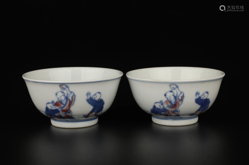 A PAIR OF BLUE AND WHITE -IRON-RED BOWLS.MARK OF