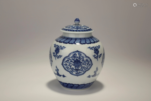 A BLUE AND WHITE JAR AND COVER.MARK OF QIANLONG