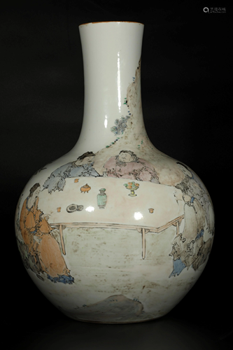 A LIGHT-REDDISH-PURPLE BOTTLE VASE