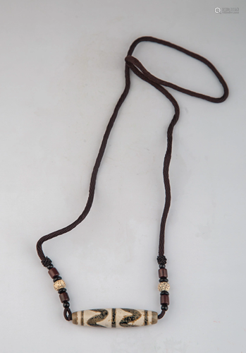 A DZI NECKLACE