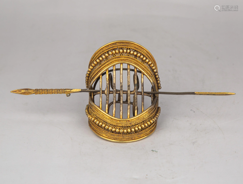 A GILT-SILVER HAIRPIN