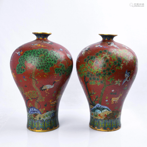 A PAIR OF CLOISONNE ENAMEL BRONZE VASES.MARK OF