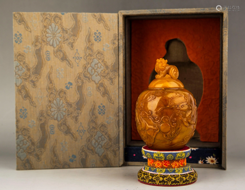 A SMALL CARVED TIANHUANGSTONE JAR AND COVER