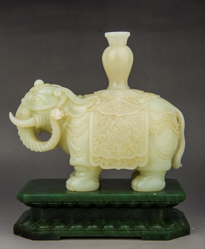 A CARVED WHITE JADE ELEPHANT AND SPINACH JADE STAND