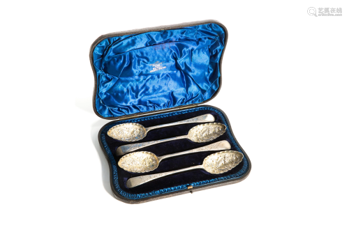 FOUR 19TH C ENGLISH SILVER BERRY SPOONS, 261g