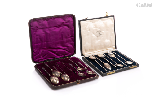 TWO CASED SETS OF ENGLISH SILVER SPOONS, 148g