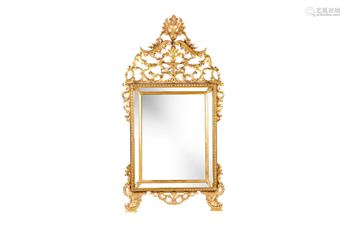 ELABORATELY CARVED GILTWOOD MIRROR