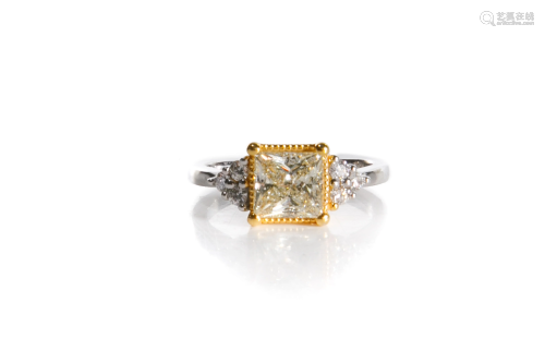 YELLOW FANCY DIAMOND RING, 4g