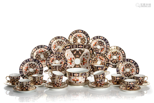 26 PCS ROYAL CROWN DERBY PORCELAIN, IMARI 2451