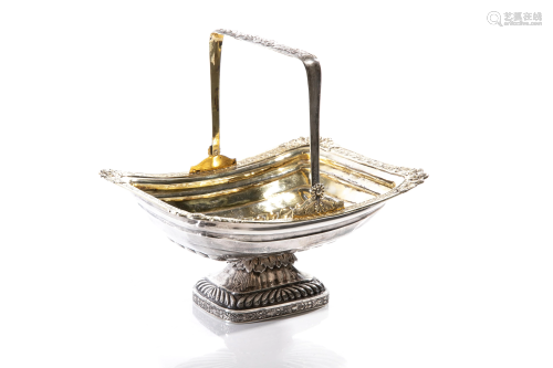 19TH C RUSSIAN SILVER SWING HANDLE BASKET, 376g