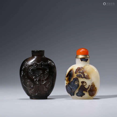 A Pair of Agate Snuff Bottles