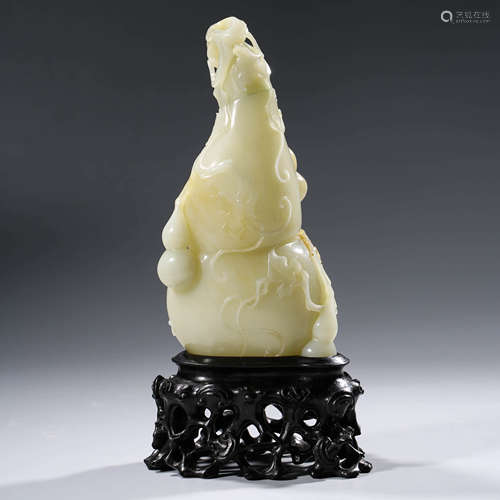 A Jade Double-gourd Vase