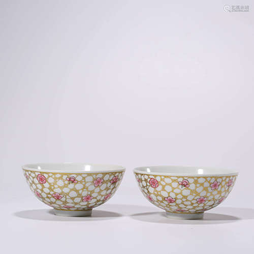 A Pair of Gilt-inlaid Famille-rose Plum Blossom Bowls