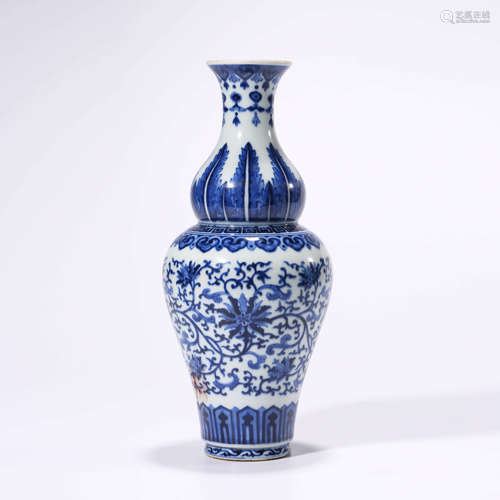 A Blue and White Interlocking Lotus Vase