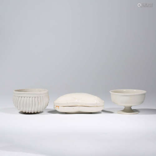 A Set of Three Ding Kiln Porcelain Dishes