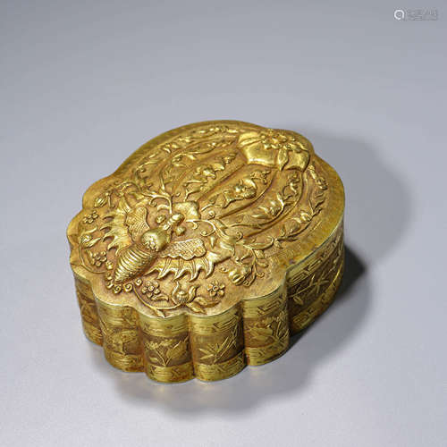 A Gilt-bronze Bat-shaped Box and Cover