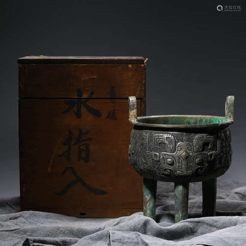 A Bronze Tripod Pot