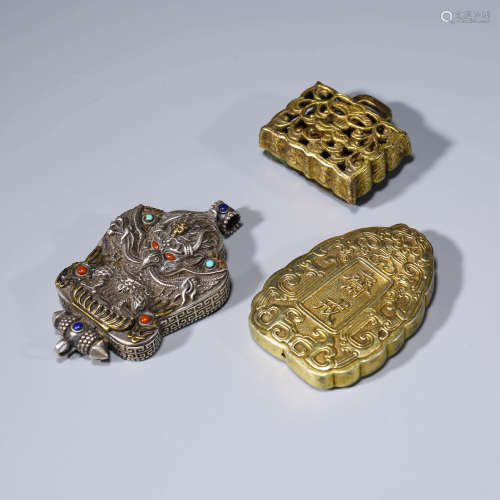 A Set of Gilt-bronze Accsorries