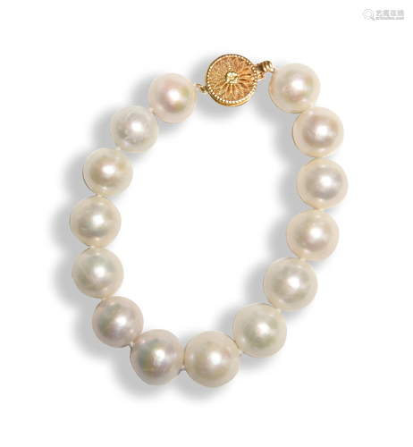 South Sea Pearl Bracelet with 18K Gold Clasp