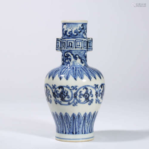 A Blue and White Interlocking Flowers Pierced-handle Vase