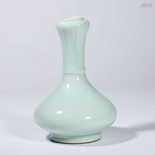 A Celadon-glazed Garlic-headed Porcelain Vase