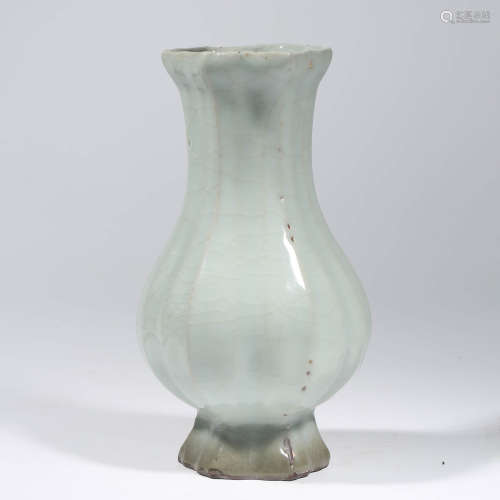 A Longquan Kiln Melon-formed Vase