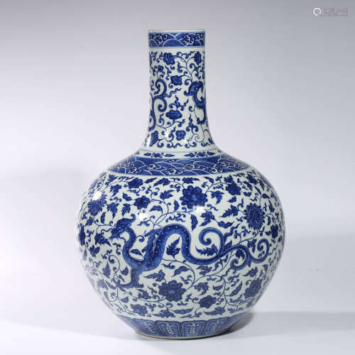 A Blue and White Interlocking Peony&Dragon Tianqiu Vase