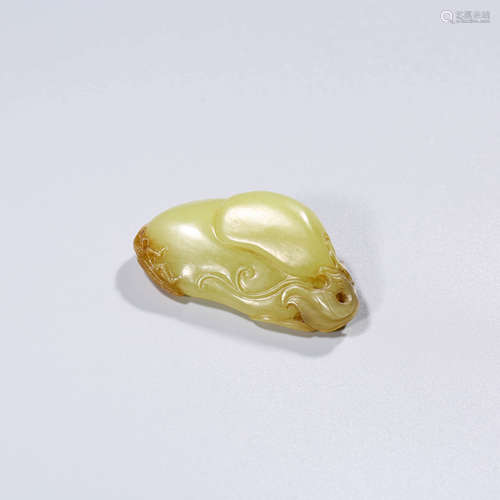 A Yellow Jade Melon-shaped Pendant