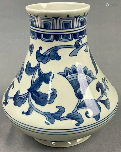 Vase. Blue / white porcelain. Mark. Probably China