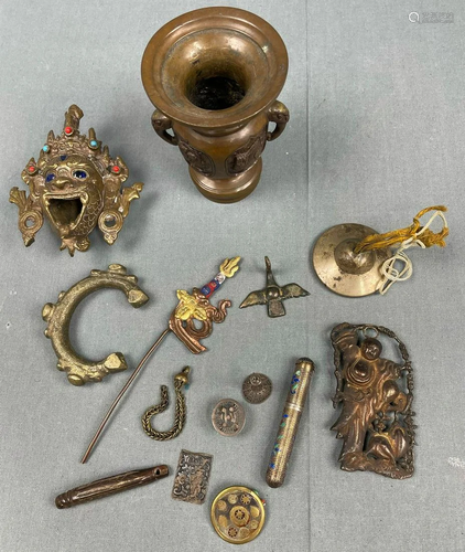 Collection of small parts. Alsobronze Japan antique.